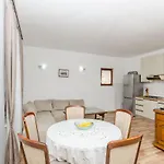 House Ana Nyaraló Bogomolje