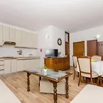 House Ana Nyaraló Bogomolje